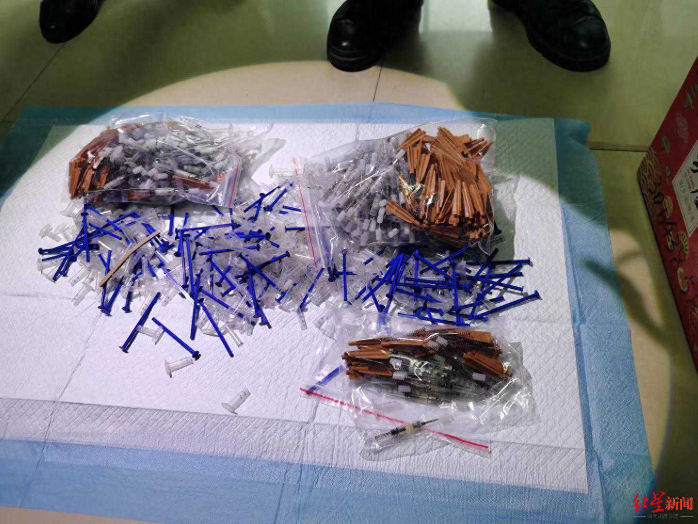 一年前的毒狗案牵出系列案：警方捣毁毒镖生产销售源头，又一毒狗嫌疑人被抓