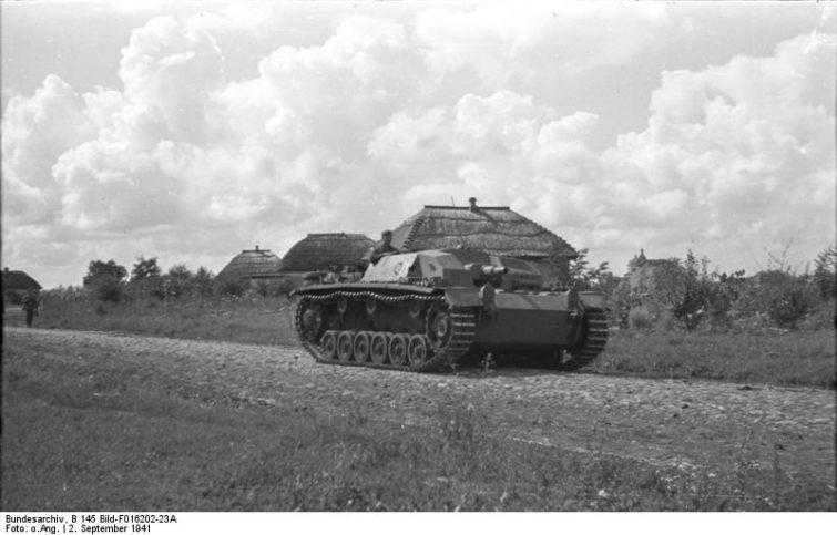 绰号“三突子”！二战德军的三号突击炮，为何能装备上万辆？