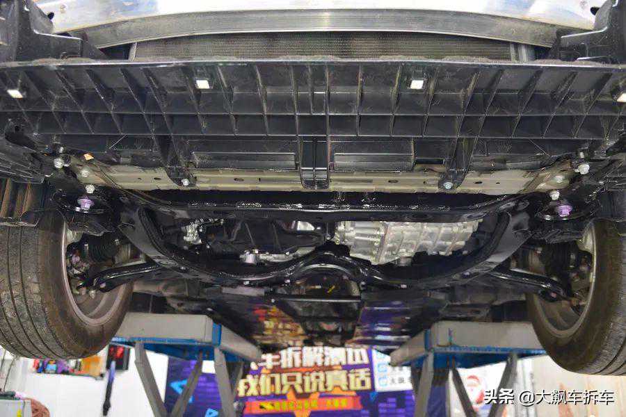 看似差不多，不过亚洲龙还是更像雷克萨斯