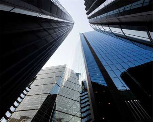 自然灾害随时降临，想在《黑暗与光明手游》活下去不简单