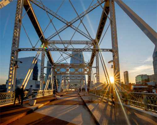 一款美轮美奂的未来水世界动作冒险游戏