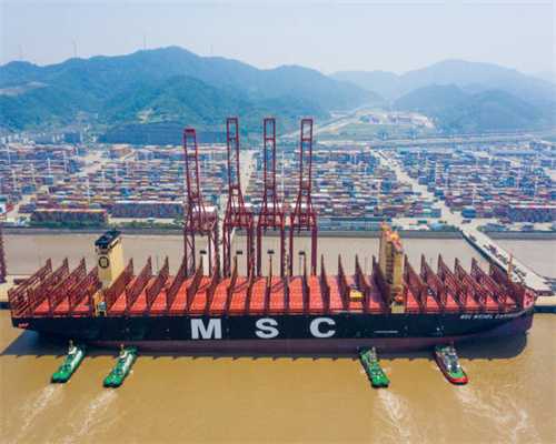 最新休闲射击游戏《愤怒的小鸟：王牌战机》逗比来袭