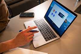 一款像素风的挖矿类沙盒冒险游戏