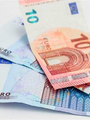 格斗游戏街霸里女皇春丽的原型，有女版李小龙之称